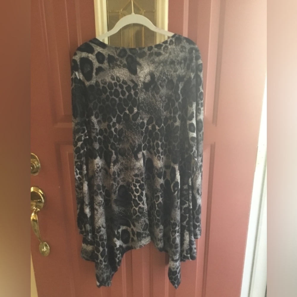 Dark Animal Print Flowing Tunic from Attitudes by Renee sized XL - Picture 3 of 5